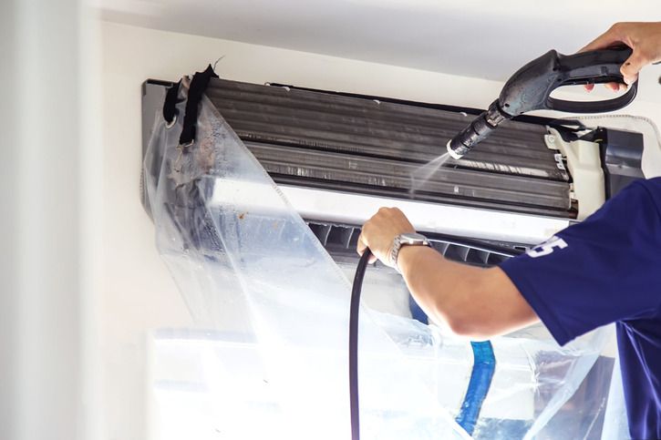 Điều hòa không mát do lưới lọc của dàn nóng/ dàn lạnh quá bẩn